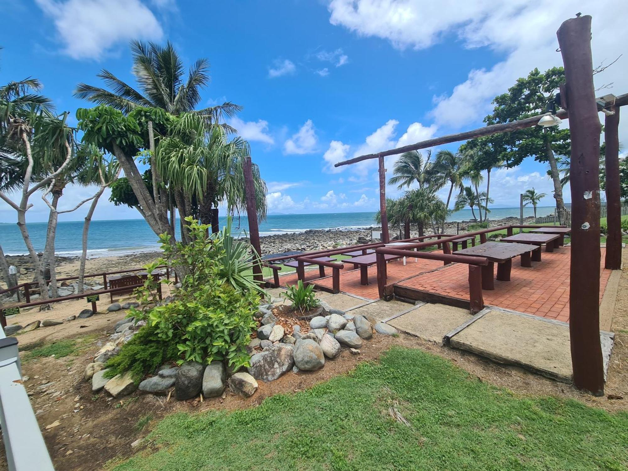 Dolphin Heads - Resort Unit - Absolute Beachfront! - Whitsunday Getaway! Mackay Eksteriør billede